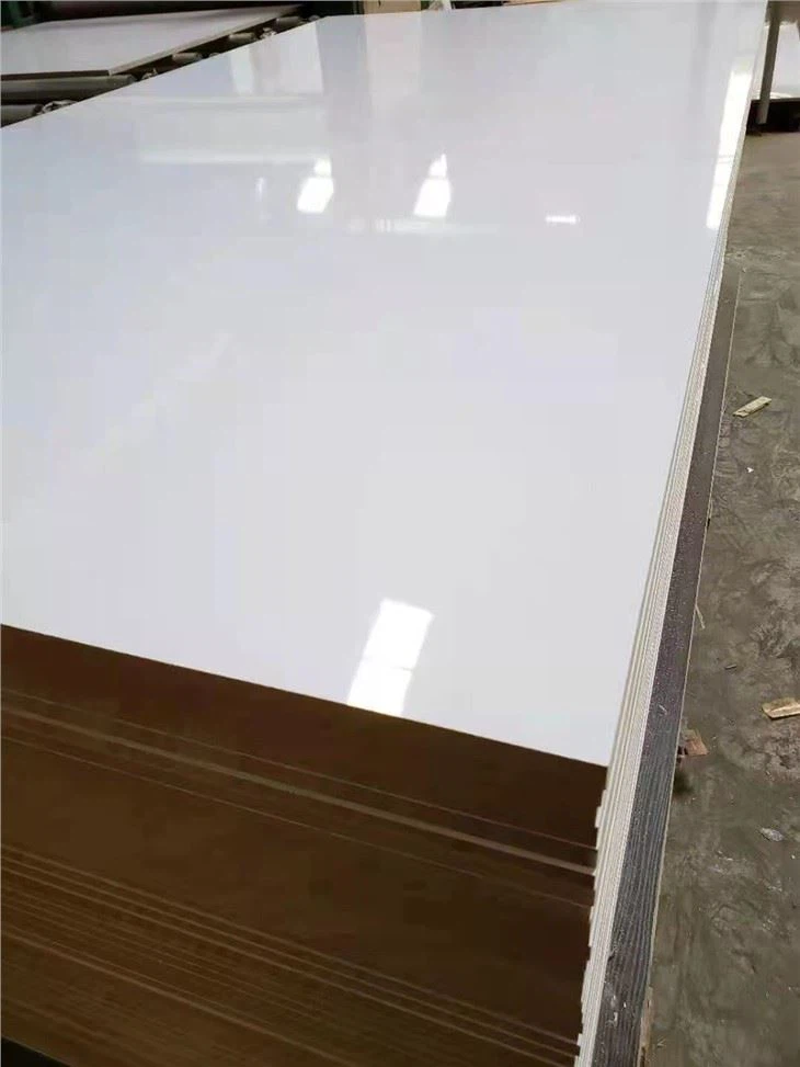 Vidēja blīvuma šķiedru plātņu MDF
